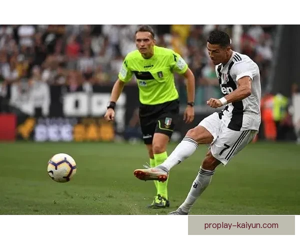 意大利足球迎来辉煌再现，四冠传奇续写历史新篇，状态回暖值得关注。