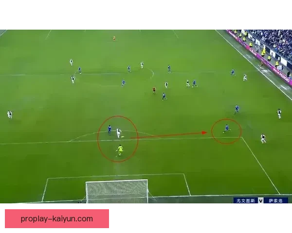 德里赫特中卫风格逐渐演变，展现出持续提升的防守能力与战术素养