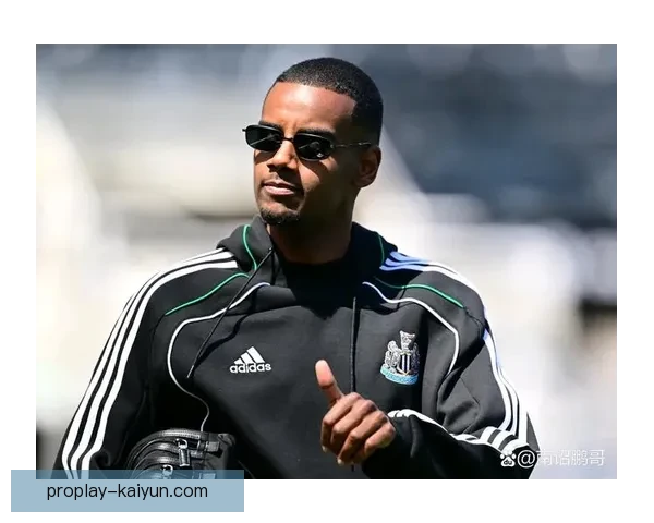 伊萨克在纽卡角色逐渐明确，表现稳健引发关注。