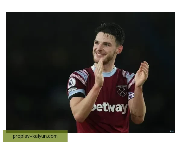 赖斯传球视野持续提升,成为球队中场的重要支柱 赖斯传球视野持续提升,成为球队中场的重要支柱